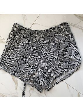 BAND OF GYPSIES Aztec Black And White Print Shorts Size XS